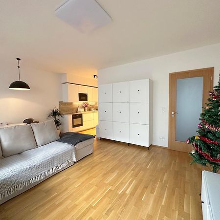 Apartment With Free Parking In Praha Eksteriør bilde